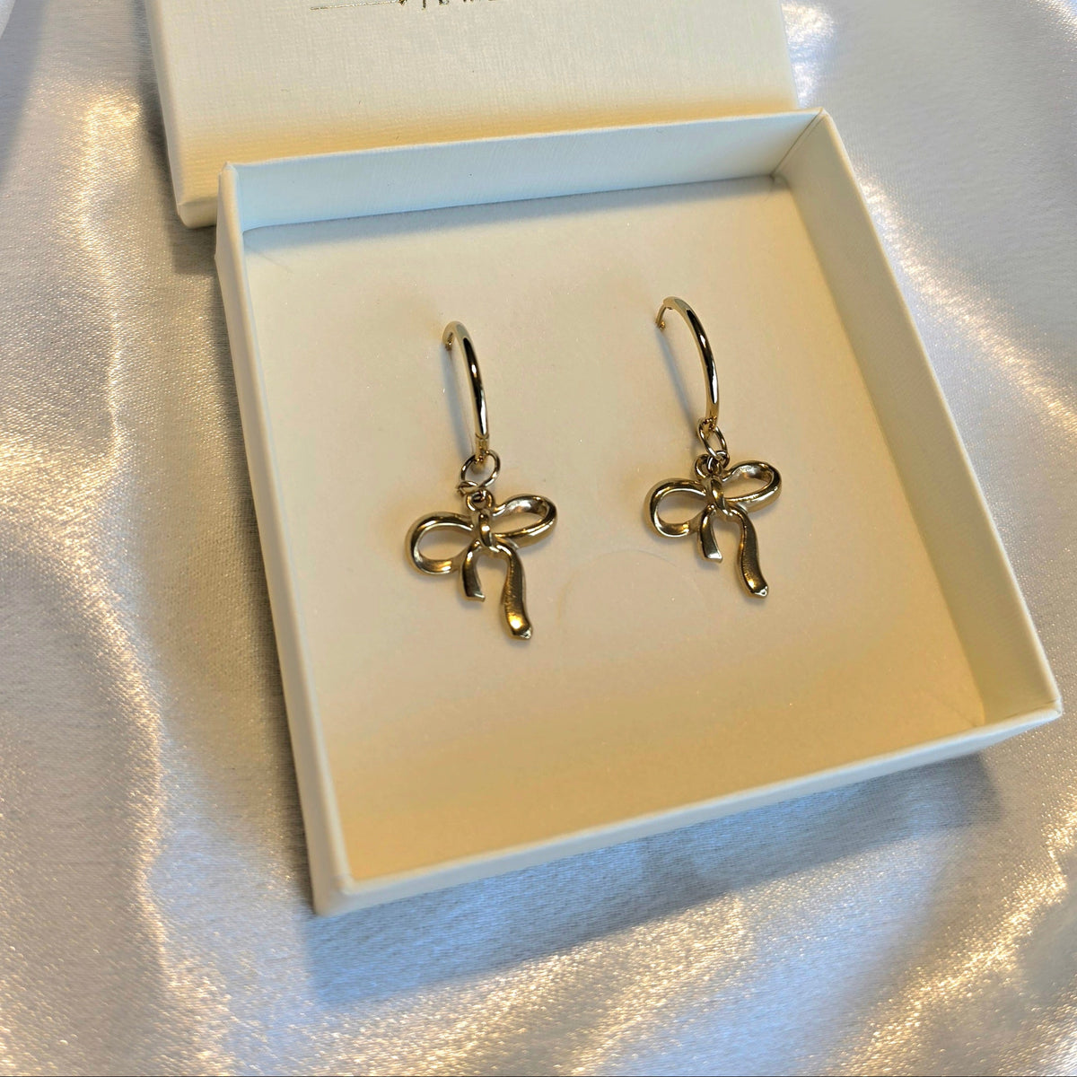 Bella bow hoops