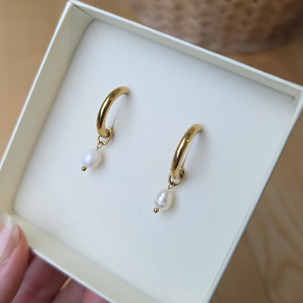 Chunky single pearl hoops