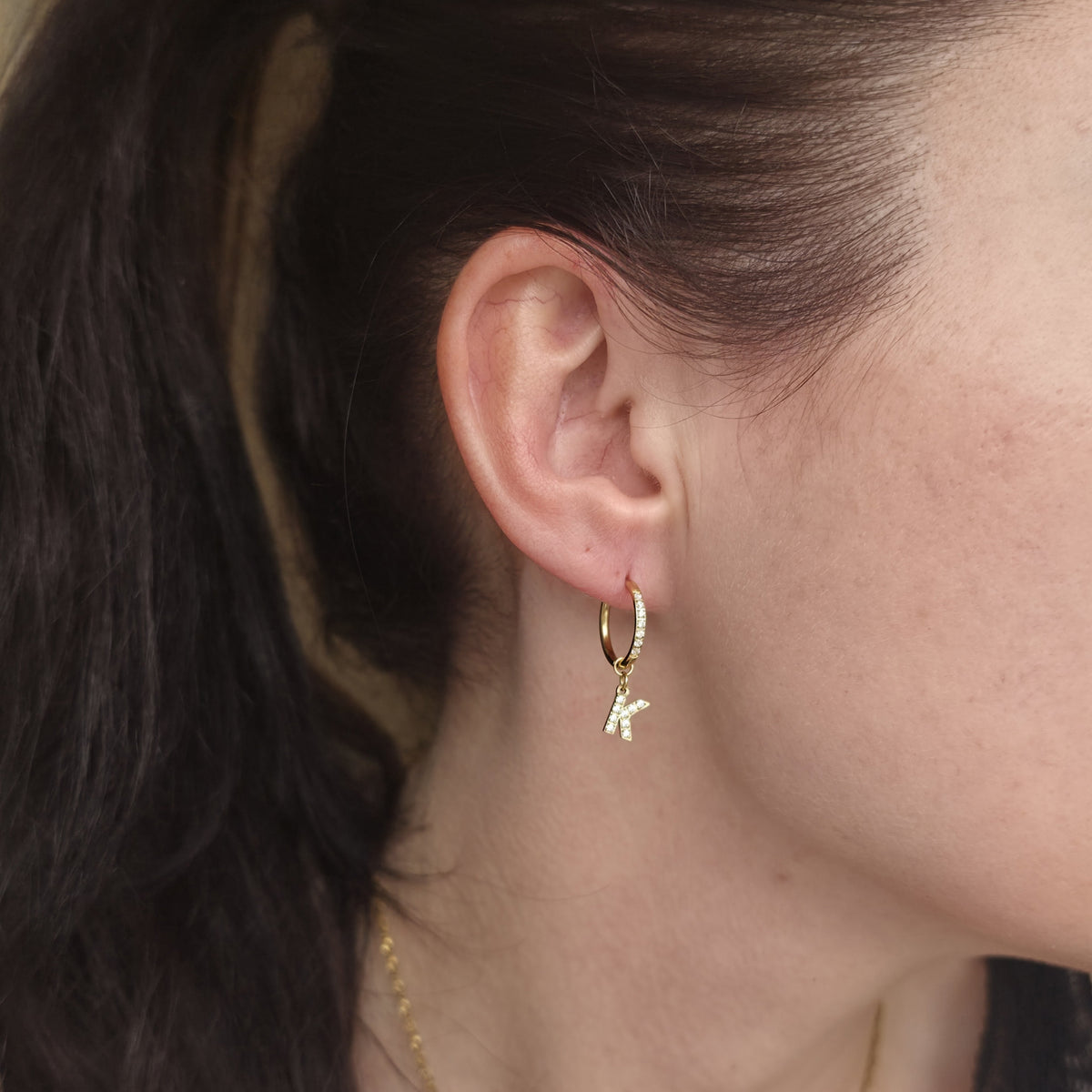 Luna hoops med bogstav 12mm